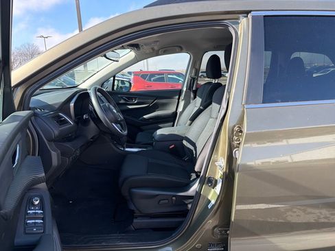 Used 2024 Subaru Ascent Premium w/ Convenience Package image 12