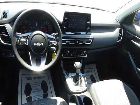 Used 2023 Kia Seltos LX AWD/4WD image 12