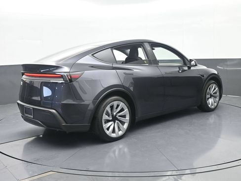 Used 2026 Tesla Model Y 2WD image 6