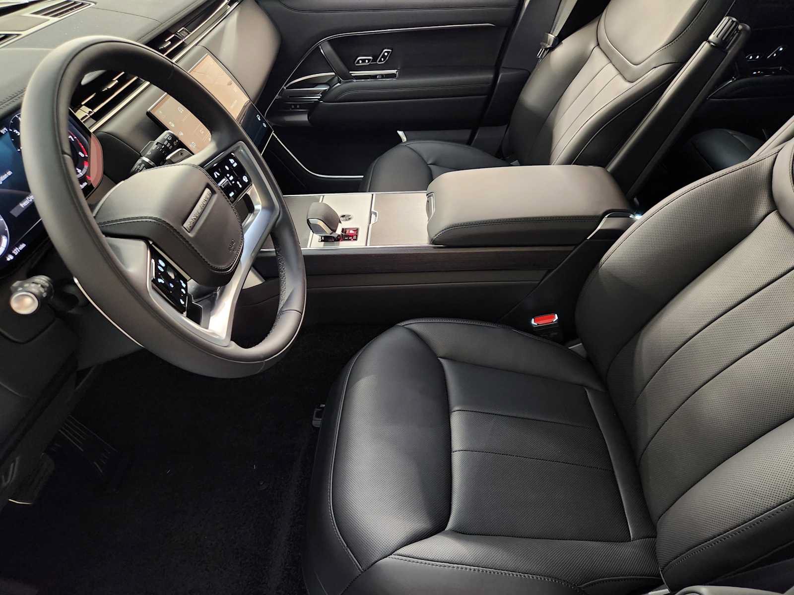 New 2026 Land Rover Range Rover Long Wheelbase SE AWD/4WD image 13