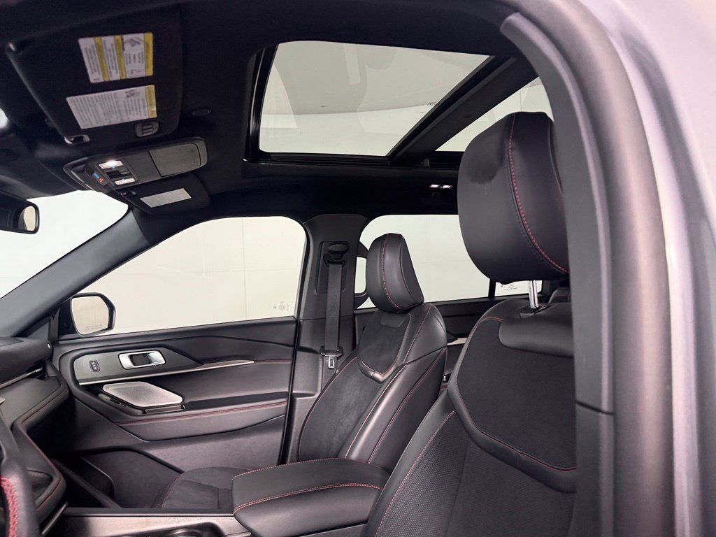 Used 2025 Ford Explorer ST w/ Sun And Sound Package AWD/4WD image 25
