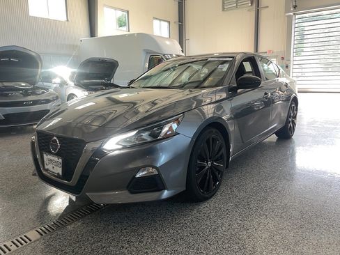 Used 2020 Nissan Altima 2.5 SR AWD/4WD image 3