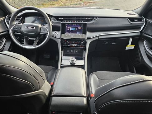 New 2025 Jeep Grand Cherokee L Altitude image 14