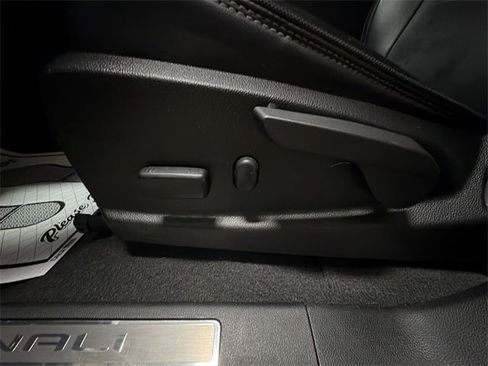 Certified 2022 GMC Canyon Denali image 12