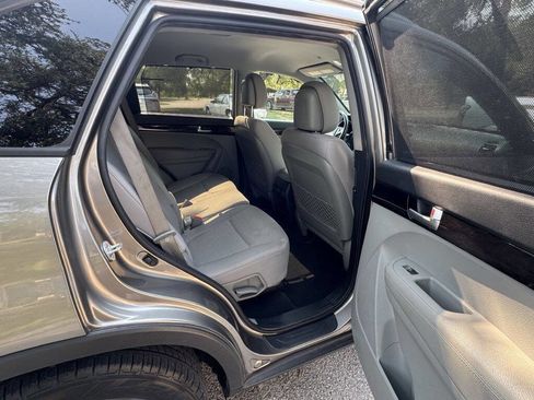 Used 2015 Kia Sorento LX image 13