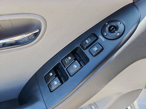 Used 2010 Hyundai Elantra GLS FWD image 16