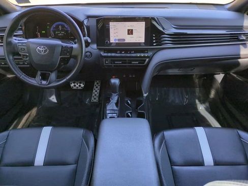 Used 2025 Toyota Camry SE image 14