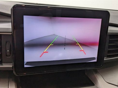 Certified 2022 Ford Explorer XLT w/ Equipment Group 202A image 28