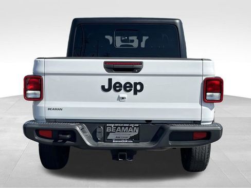 Used 2022 Jeep Gladiator Sport image 6