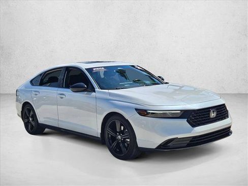 Used 2025 Honda Accord Sport image 3