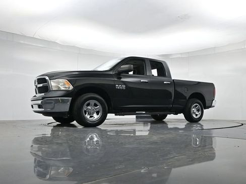 Used 2017 RAM 1500 Classic SLT AWD/4WD image 34