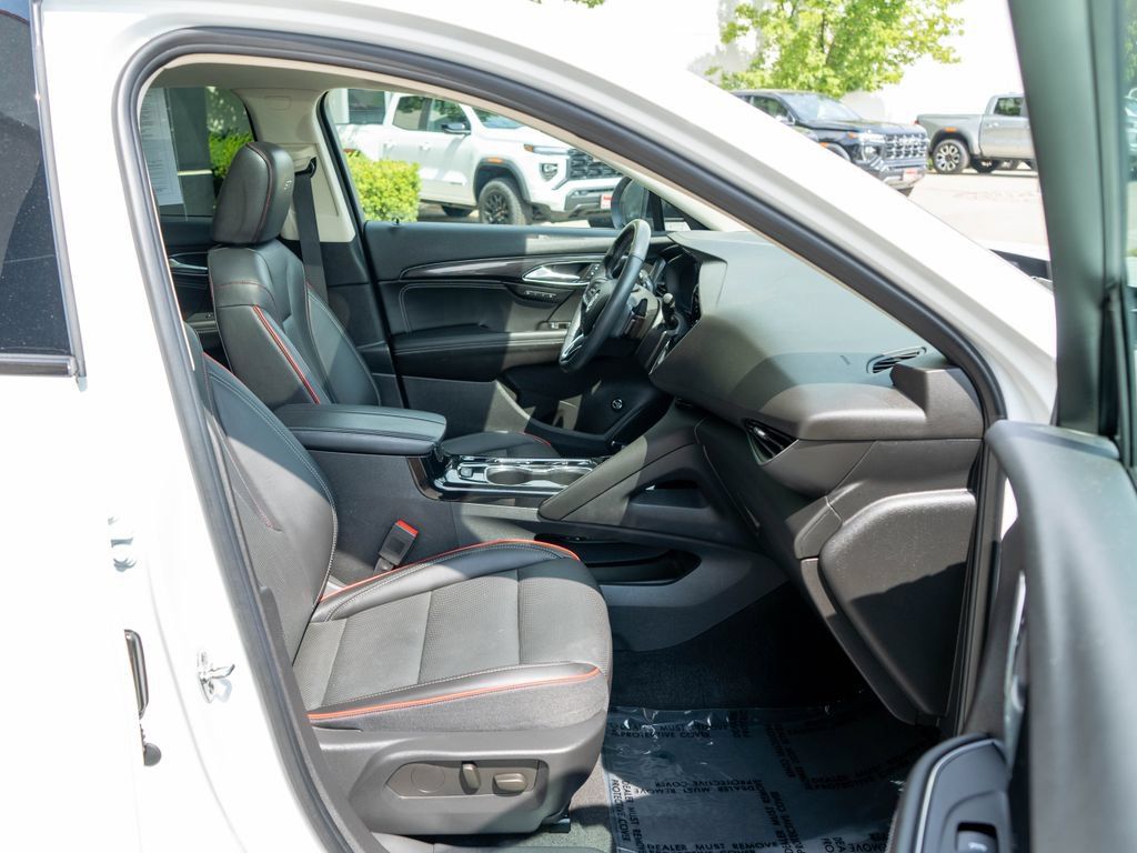 Certified 2023 Buick Envision Essence w/ Technology Package I AWD/4WD image 10