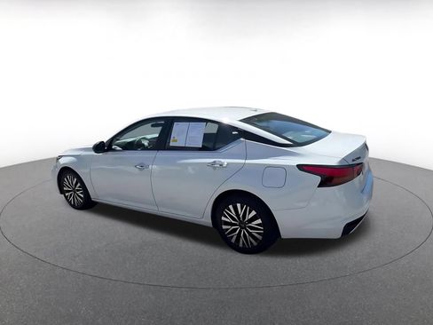 Used 2025 Nissan Altima 2.5 SV FWD image 9