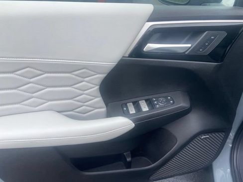 Used 2025 Mitsubishi Outlander SEL FWD image 6