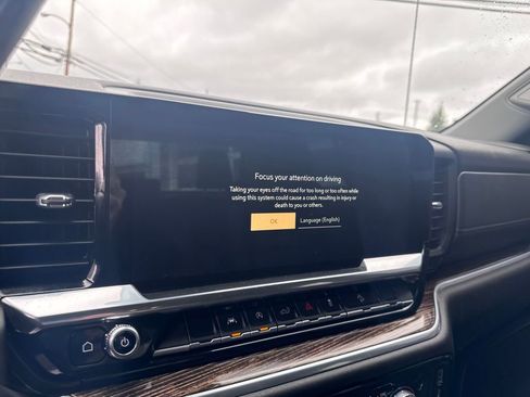 Used 2022 GMC Sierra 1500 SLE image 16