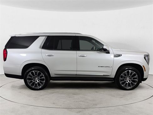 Used 2025 GMC Yukon Denali w/ Denali Reserve Package image 6