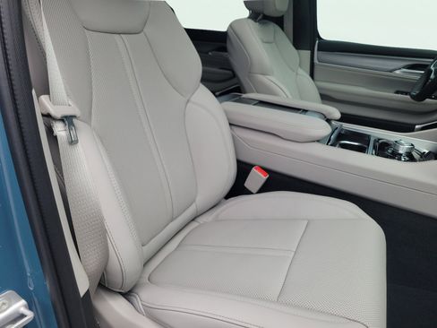 New 2026 Jeep Grand Wagoneer L Limited AWD/4WD image 20