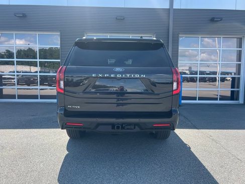 Used 2025 Ford Expedition Active RWD image 3