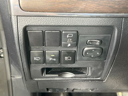 Used 2018 Toyota Land Cruiser w/ Carpet Mat Package AWD/4WD image 10