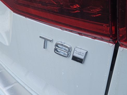 New 2026 Volvo XC60 T8 Plus w/ Protection Package Premier image 4