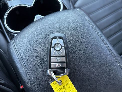 Used 2018 Ford Edge SEL w/ Equipment Group 201A AWD/4WD image 28