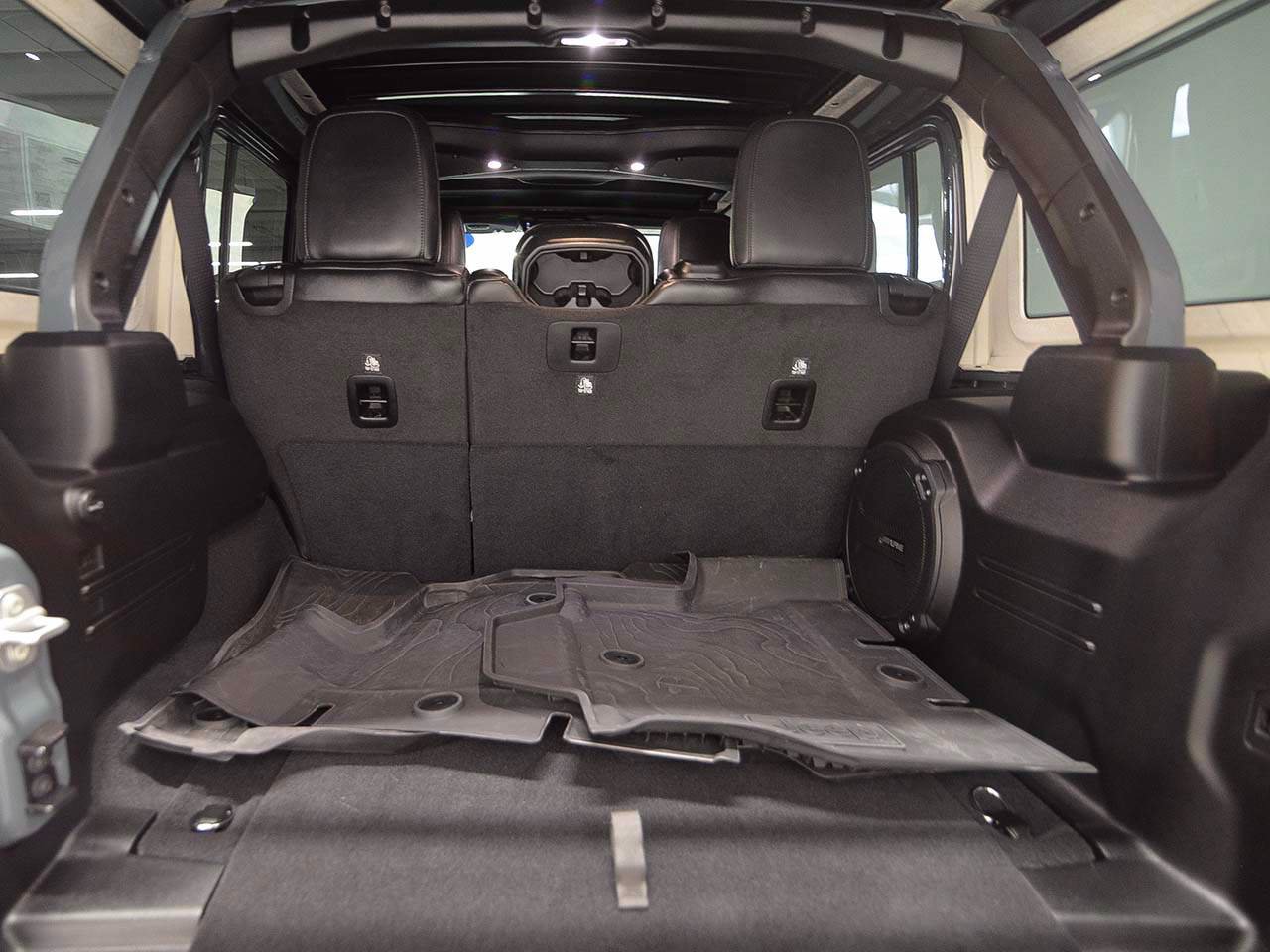 Used 2025 Jeep Wrangler Unlimited Rubicon 392 AWD/4WD image 14