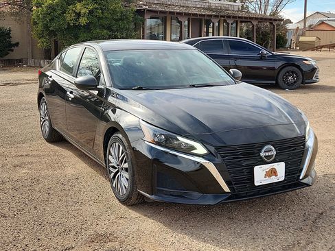 Used 2024 Nissan Altima 2.5 SV image 6