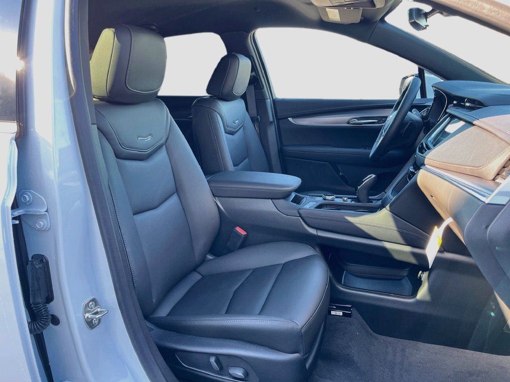 New 2026 Cadillac XT5 Luxury w/ LPO, Floor Liner Package AWD/4WD image 33