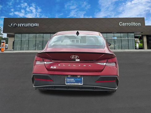 Certified 2025 Hyundai Elantra Sport FWD image 4