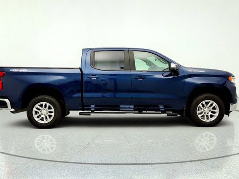 Used 2023 Chevrolet Silverado 1500 LT AWD/4WD image 4