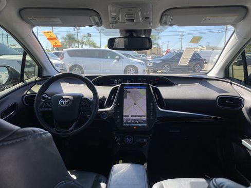 Used 2022 Toyota Prius Limited FWD image 21