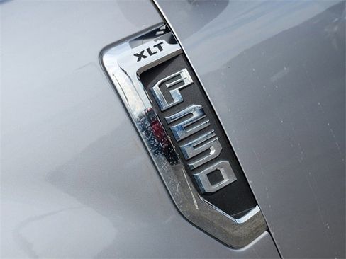 Used 2022 Ford F250 XLT w/ FX4 Off-Road Package image 12