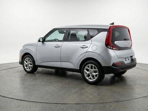 Used 2025 Kia Soul LX w/ LX Technology Package FWD image 6