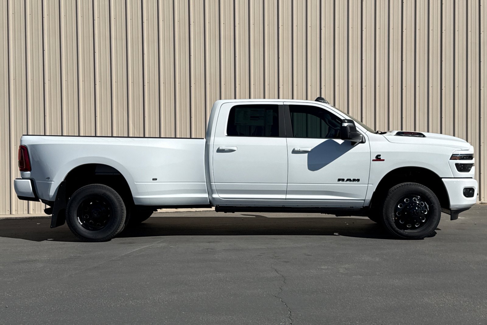 New 2026 RAM 3500 Laramie AWD/4WD image 10