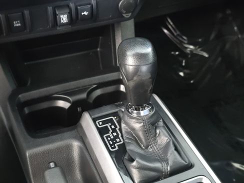 Used 2022 Toyota Tacoma SR5 w/ Technology Package image 24