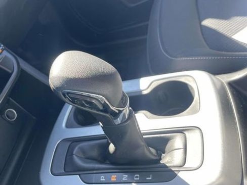 Used 2022 Chevrolet Colorado LT w/ Fleet Safety Package image 19