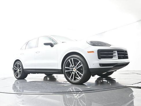 Certified 2024 Porsche Cayenne AWD/4WD image 52