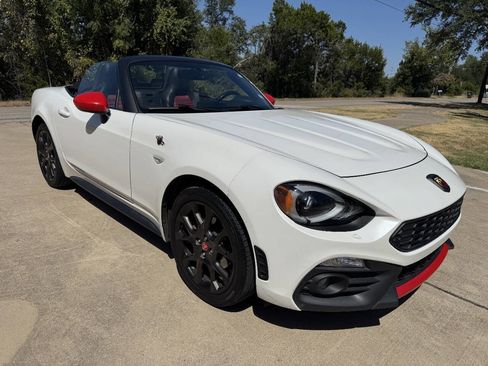 Used 2019 FIAT 124 Spider Abarth w/ Convenience Group RWD image 2