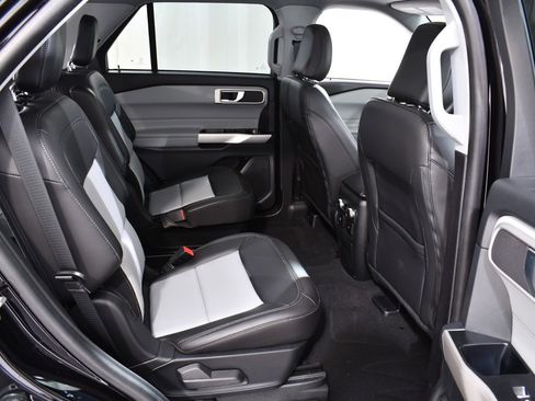 Used 2022 Ford Explorer XLT w/ Equipment Group 202A image 19