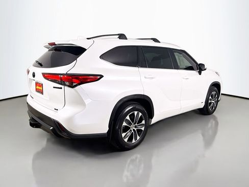 Used 2023 Toyota Highlander XLE AWD/4WD image 8