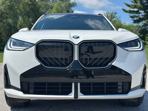 Used 2025 BMW X3 xDrive30i w/ Premium Package AWD/4WD image 2