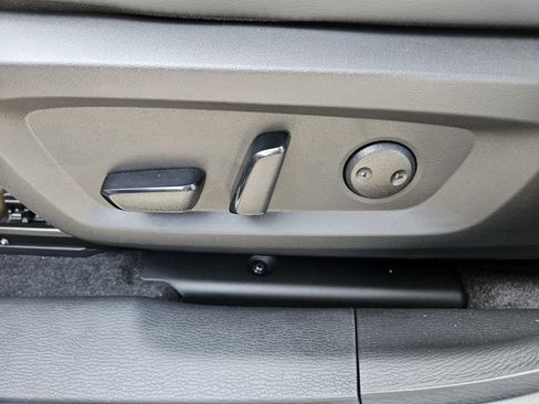 New 2026 Mitsubishi Outlander FWD image 9