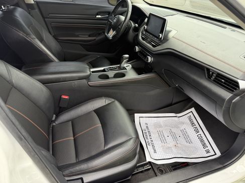Used 2022 Nissan Altima 2.5 SR w/ Midnight Edition Package FWD image 10