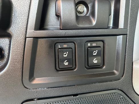 Used 2008 Toyota Sequoia Platinum image 16