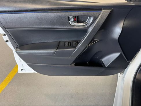 Used 2019 Toyota Corolla SE w/ SE Premium Package FWD image 11