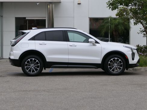 Certified 2024 Cadillac XT4 Sport FWD image 7