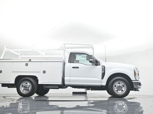 New 2025 Ford F350 XL w/ XL Chrome Package image 50