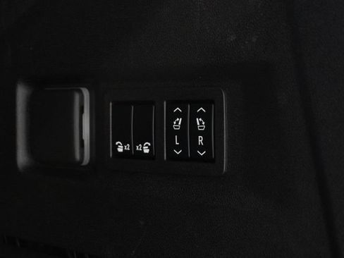 Used 2023 GMC Yukon Denali AWD/4WD image 19