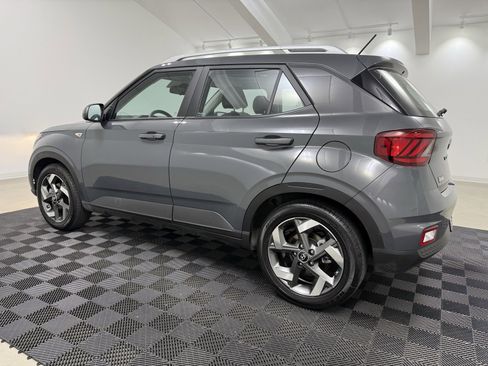 Used 2024 Hyundai Venue SEL image 5