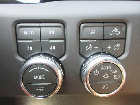 New 2026 GMC Sierra 3500 Denali Ultimate AWD/4WD image 17